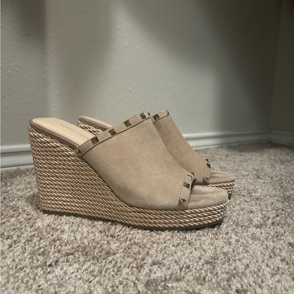 Marc Fisher Wedges in Tan, suede and weave fabric. Size 11